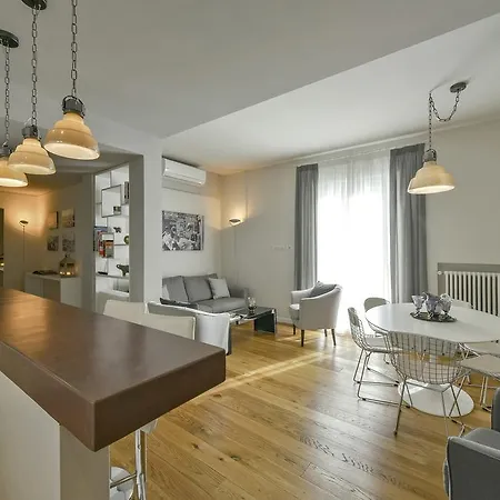 - Ponte Vecchio Guelfo Apartment